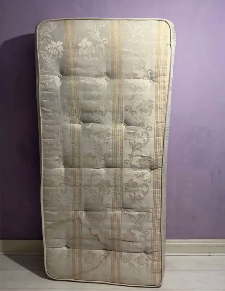 Free single mattres (Victoria)