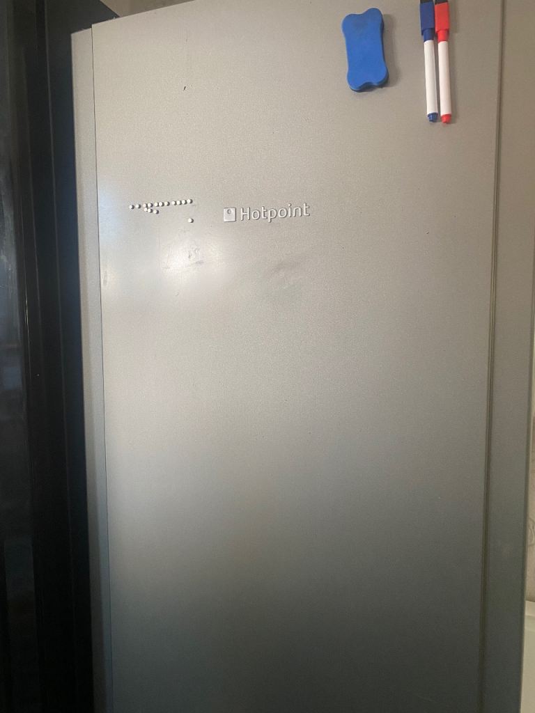 Hotpoint Freestanding Fridge Freezer – Silver/Grey