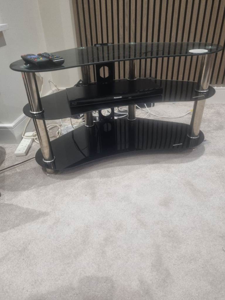 40" Samsung Tv with corner stand