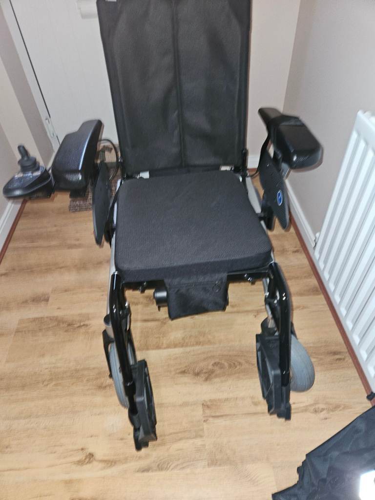 Electric wheelchair 
