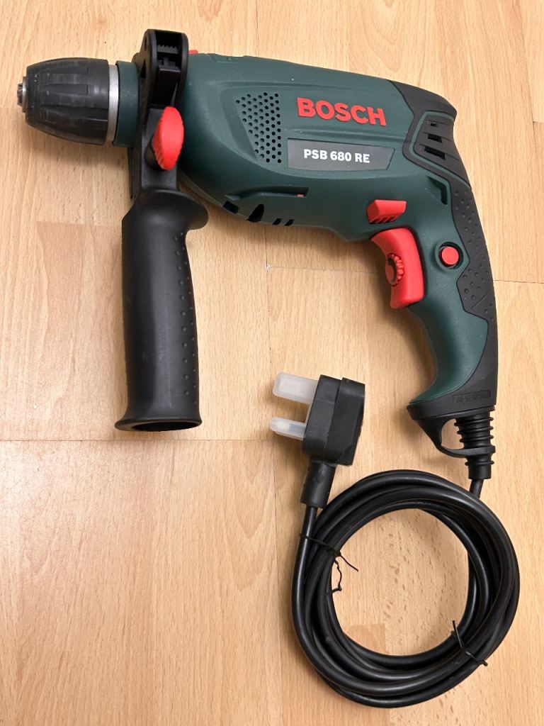 Bosch PSB 680 RE Compact Corded Hammer Drill 680W in Excellent Working Condition 