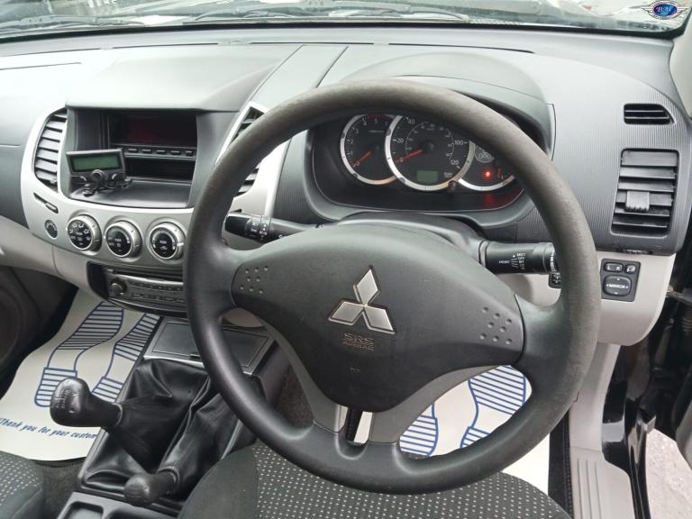 MITSUBISHI L200 2.5 DI-D Trojan Black Manual Diesel 2011