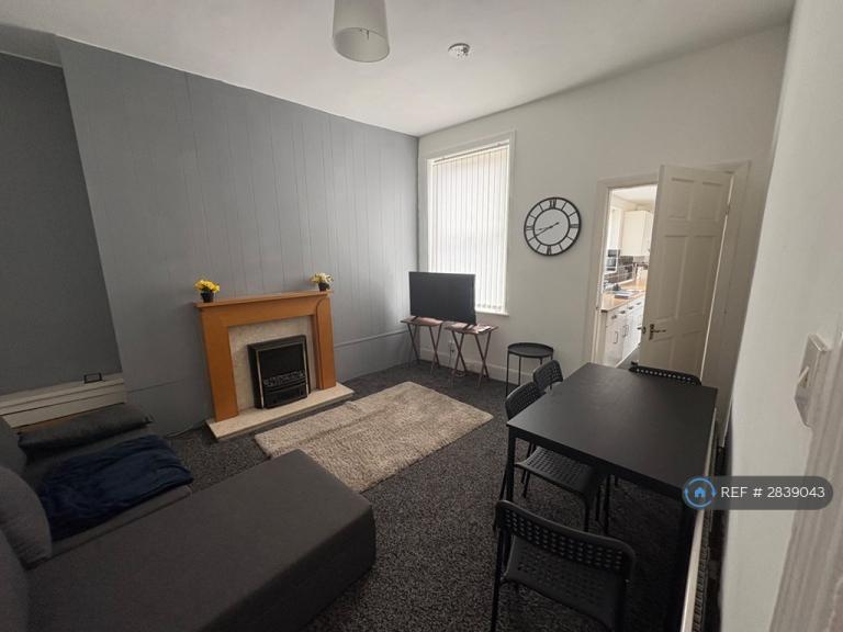 3 bedroom flat in Victoria Road East, Hebburn, NE31 (3 bed) (#2839043)