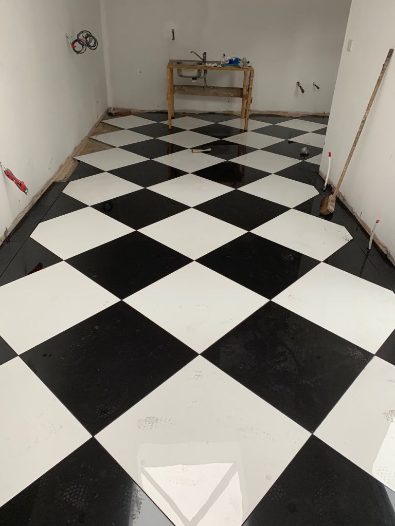 EXperienced tiler for all tiling work