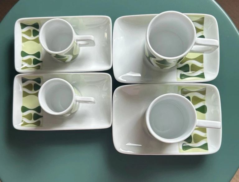 Set Of 4 Retro Cafe By The Tabletop Company Cups & Saucers