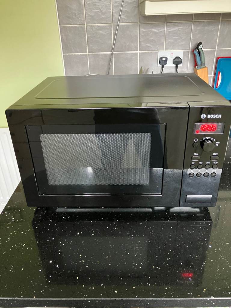 BOSCH 900W MICROWAVE OVEN (£50)