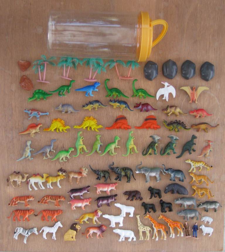 Animals, Dinosaur & Accessories Bucket.