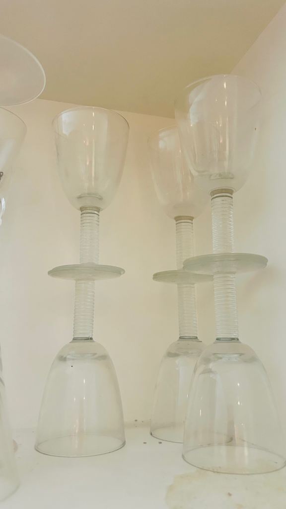 Set of 6 Clear Glass Wine / Goblet Glasses – Ribbed Stem Design