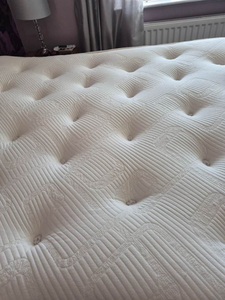 Like new 5 ft bed with headboard and mattress 