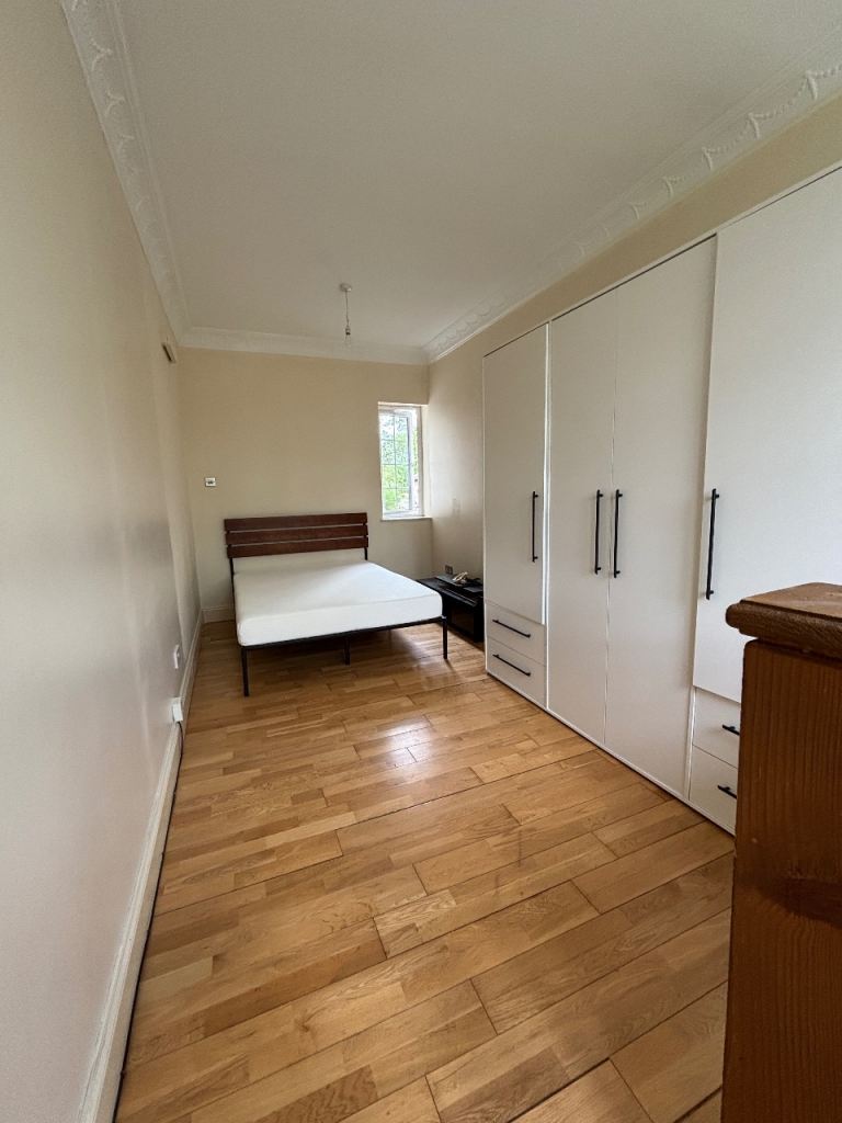 1 bedroom flat in Ealing 