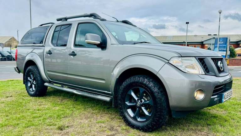 2015 Nissan Navara Double Cab Pick Up Tekna 2.5dCi 190 4WD PICK UP Diesel Manual