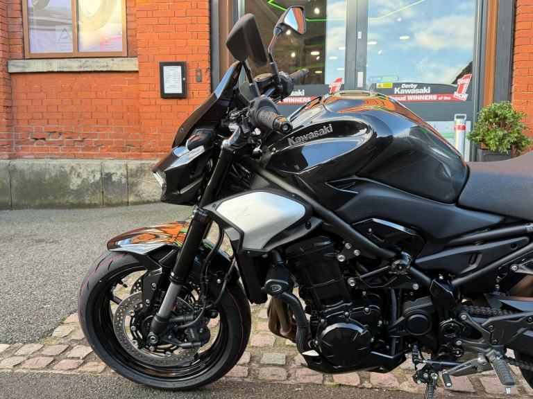 2025/75 reg Kawasaki Z900 performance naked motorcycle ex demo only 126 miles