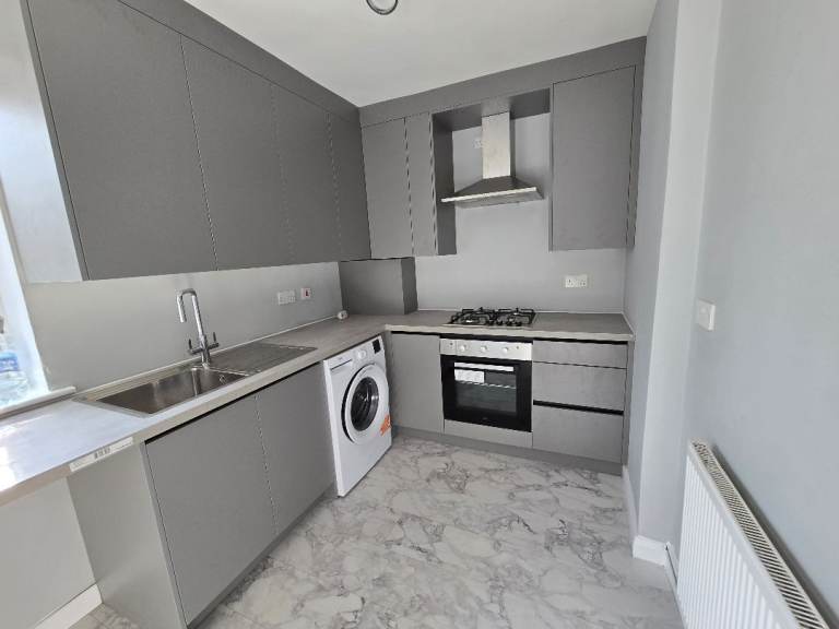 STYLISH 3 BED SEMI ON RENT IN BRISTOL £2450