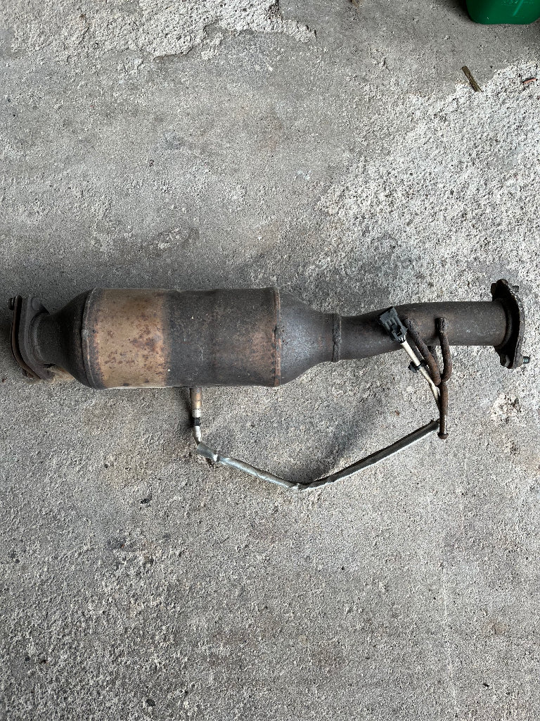 Cat with lambda sensor 