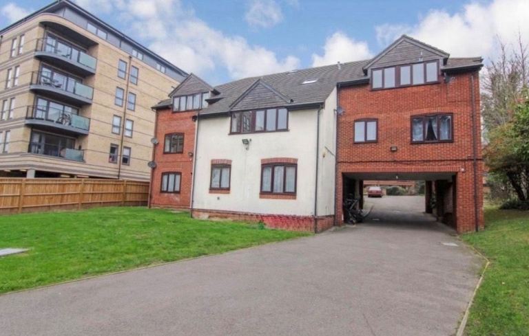 2 Bed Flat in SL1