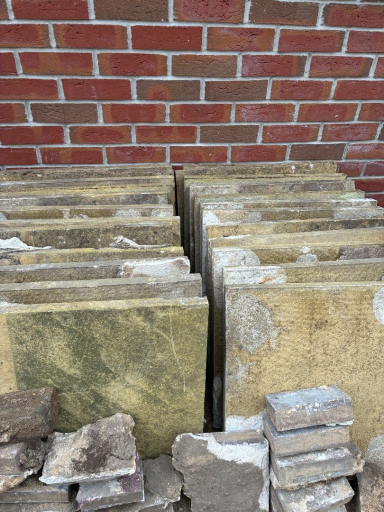 Used Garden Paving Slabs and Bricks – Various Sizes