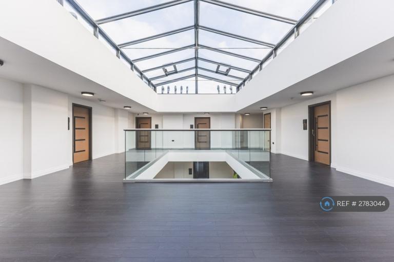 3 bedroom flat in Nile House, Whitechapel, E1 (3 bed) (#2783044)