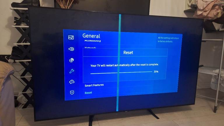 Samsung 65" 4k UHD smart tv (spares repairs)