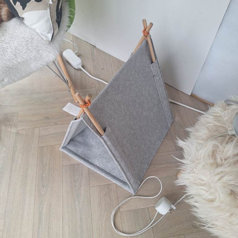 Small cat wigwam bed