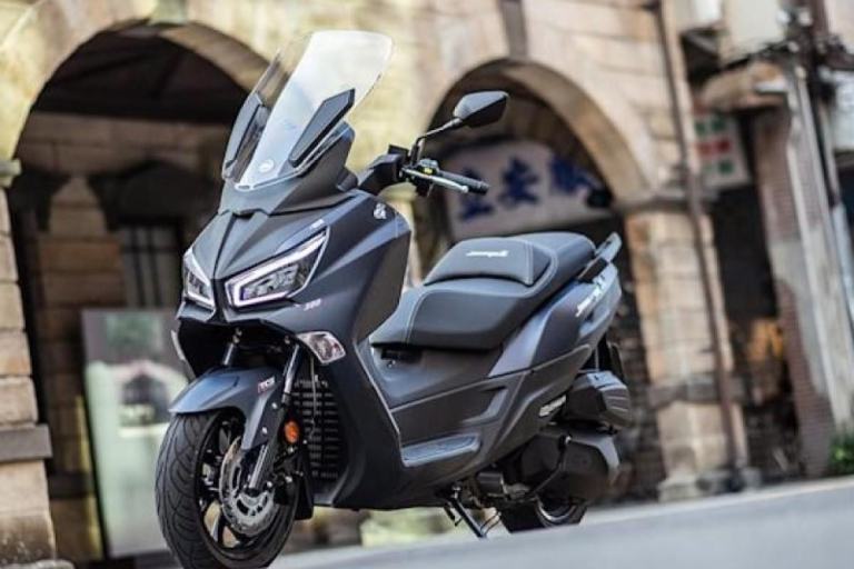 Sym Joymax Z+ 300cc Maxi Scooter | Best Scooter | 2023| Easy to ride |Afforda...