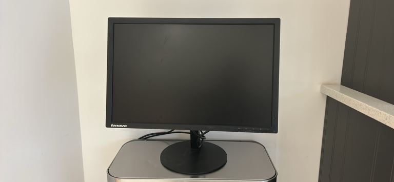 * LAPTOP SCREEN / MONITOR 22” 22 INCH - LIKE NEW *