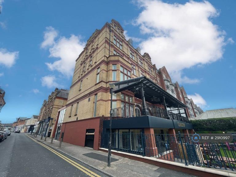 2 bedroom flat in Carlton Mansions, Southport, PR8 (2 bed) (#2910997)