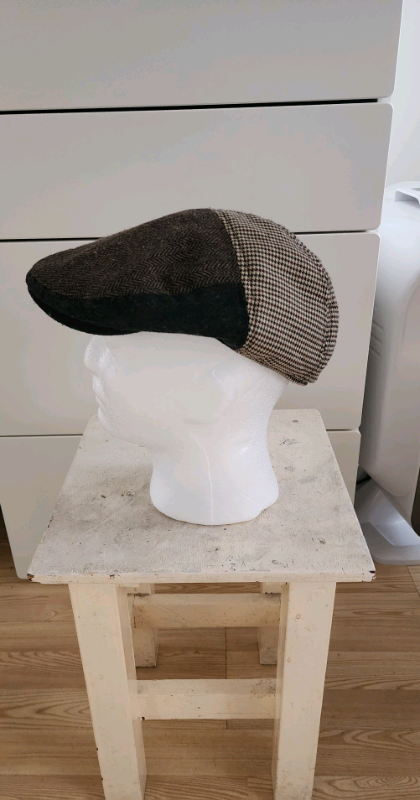 D&Y Flat Cap M-L various great patterns.