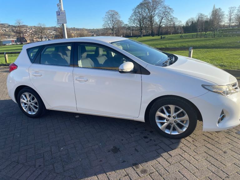 Toyota, AURIS, Hatchback, 2014, Manual, 1329 (cc), 5 doors