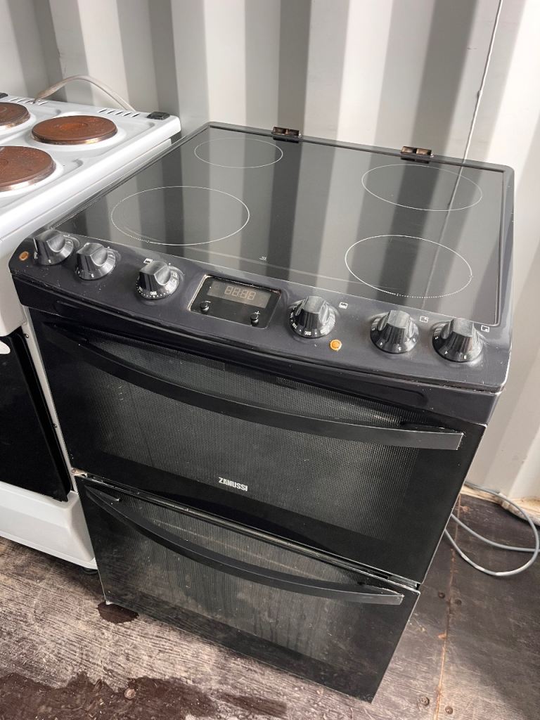 Zanussi electric cooker 60 cm wide 