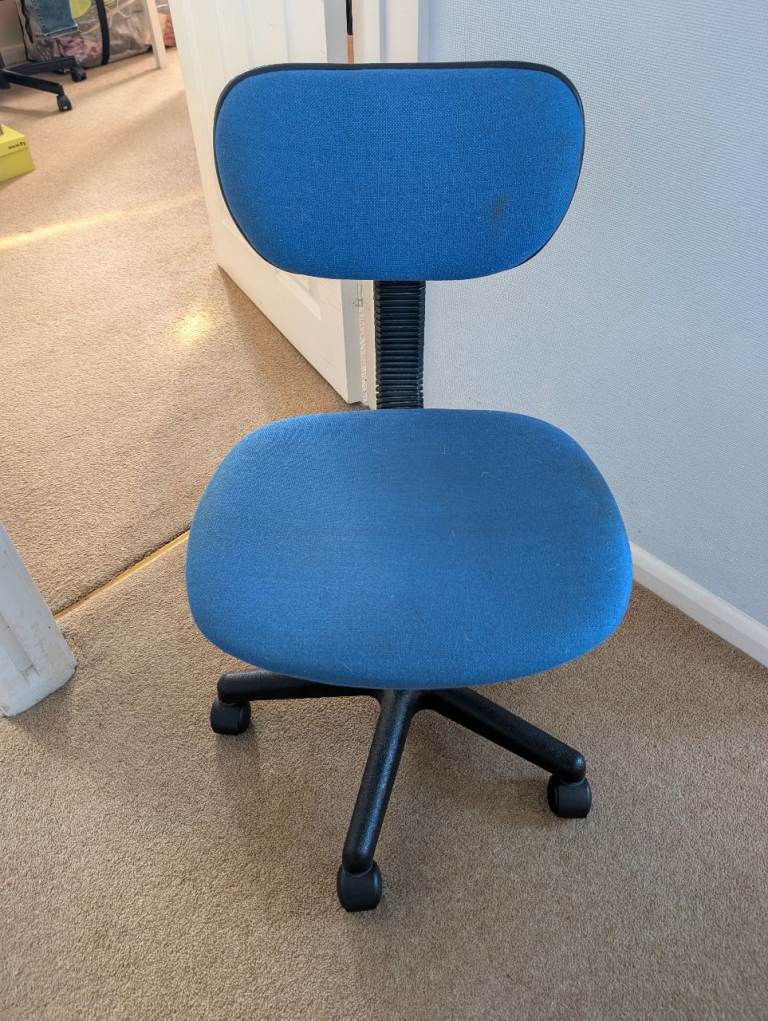 Blue Swivel Office Chair – Good Condition