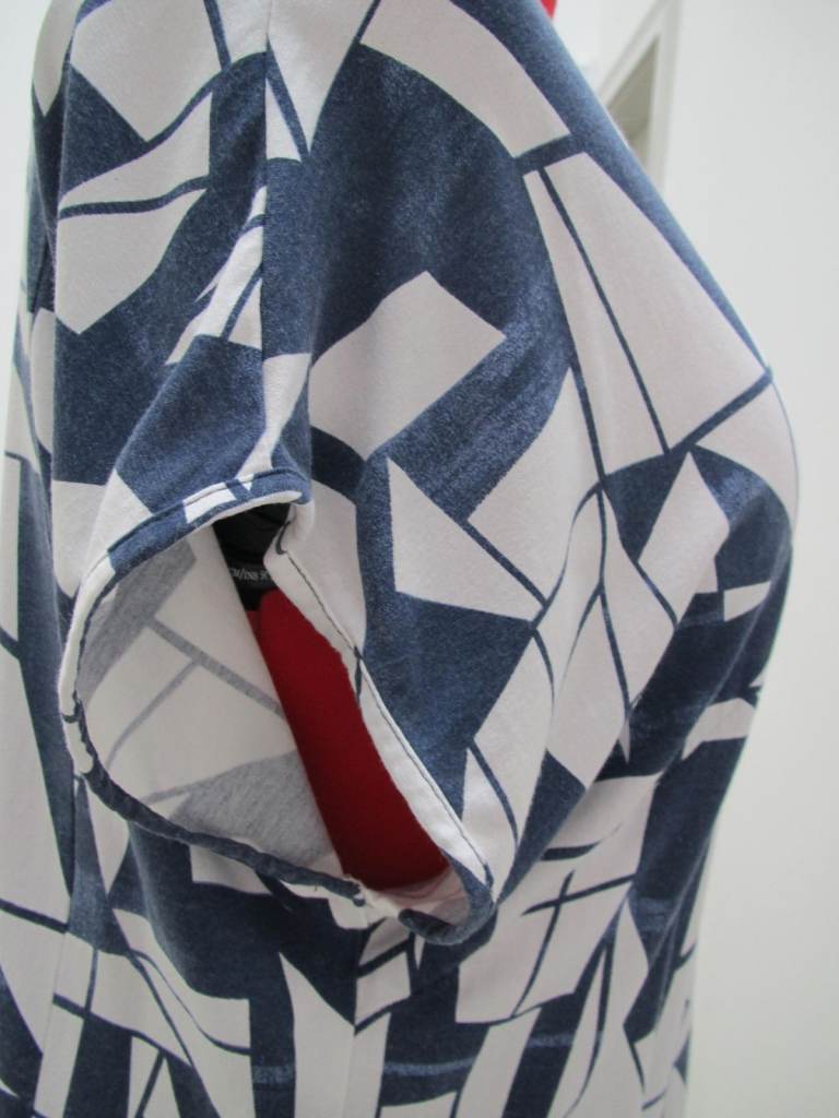 Summer/ beach women's dress by Q'neel, size 12-14 with geometric pattern