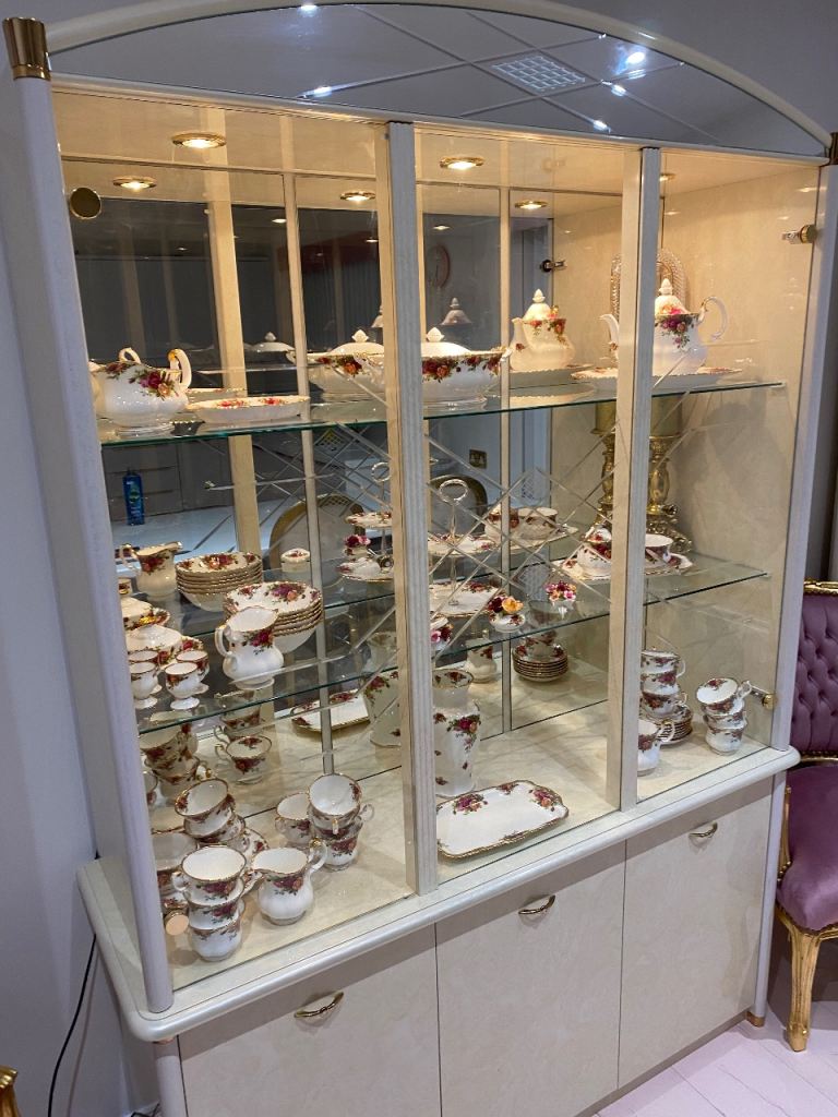 Display cabinet 