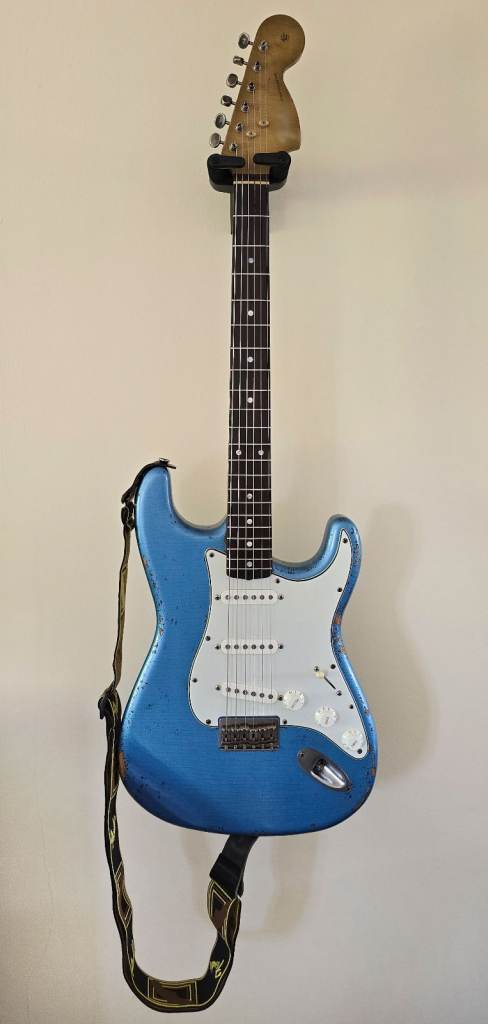 Stratocaster with Fender case - Electric Relic Company 1966 tribute. Hardtail Lake Placid Blue