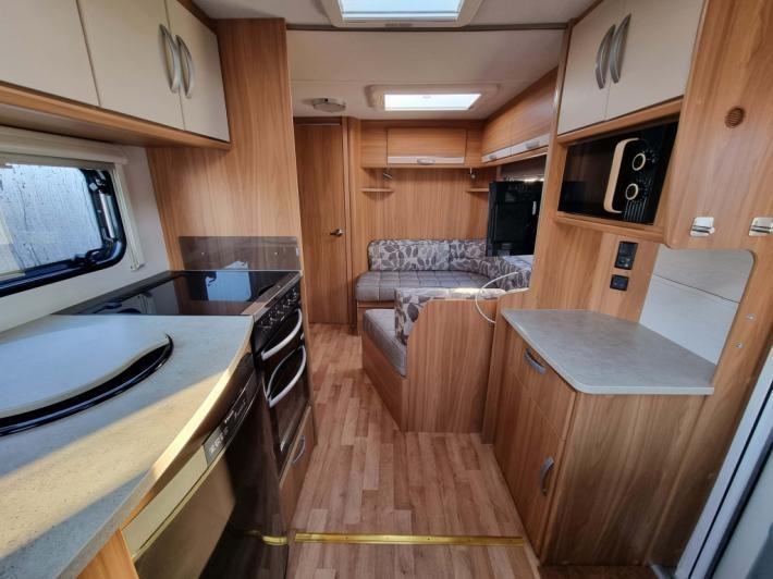 2014 Lunar Quasar 564 Used Caravan