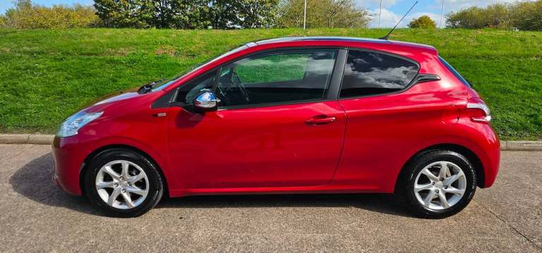 2015 Peugeot 208 STYLE Hatchback Petrol Manual