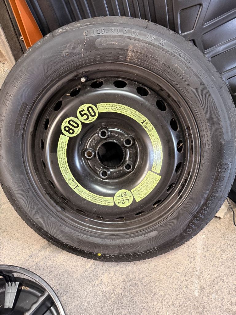 Mercedes spare wheel and jack set with spare bolts