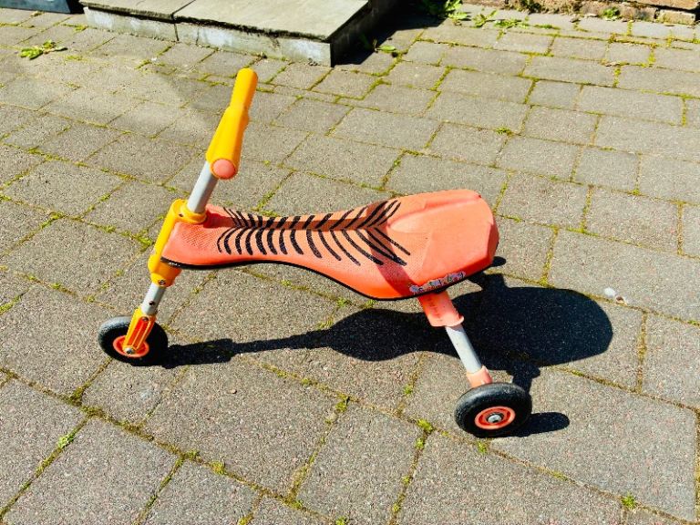 Scuttlebug 3-Wheel Foldable Ride-On Tricycle 
