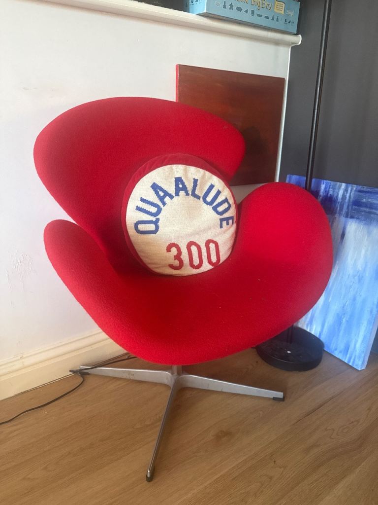 Red Swan Chair by Arne Jacobsen for Fritz Hansen style