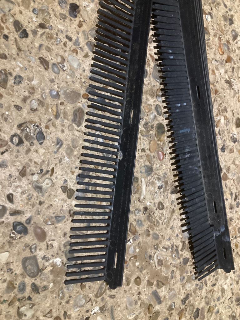 Black Plastic Roofing Vent Comb – Good Condition