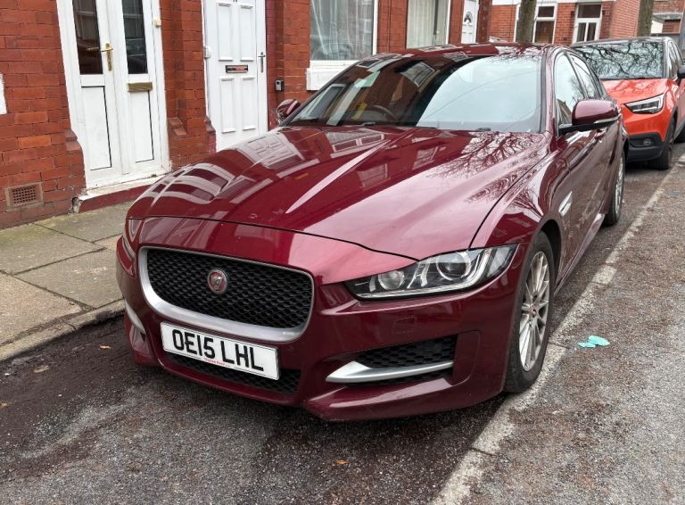 Jaguar XE 2.0l 2015 - Saloon 1999 (cc), 4 doors