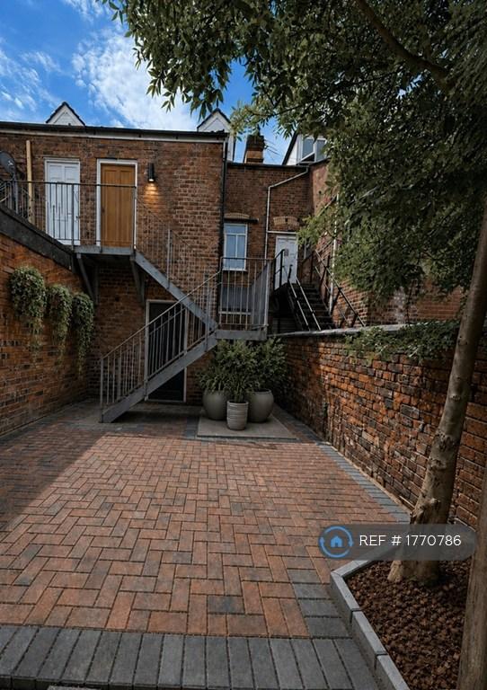 3 bedroom flat in Barlow Moor Road, Manchester, M21 (3 bed) (#1770786)