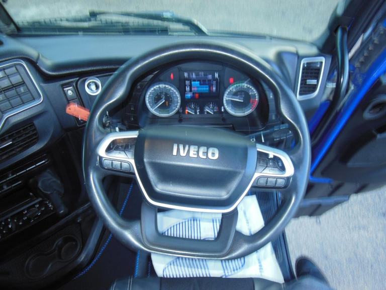 2021 '71' Iveco 570 S WAY 6X2 mid lift / steer