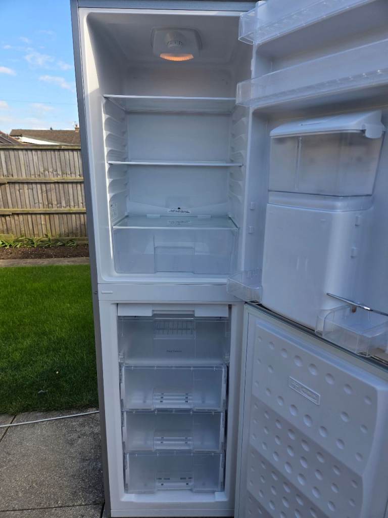 BIG FRIDGE FREEZER BEKO SILVER 