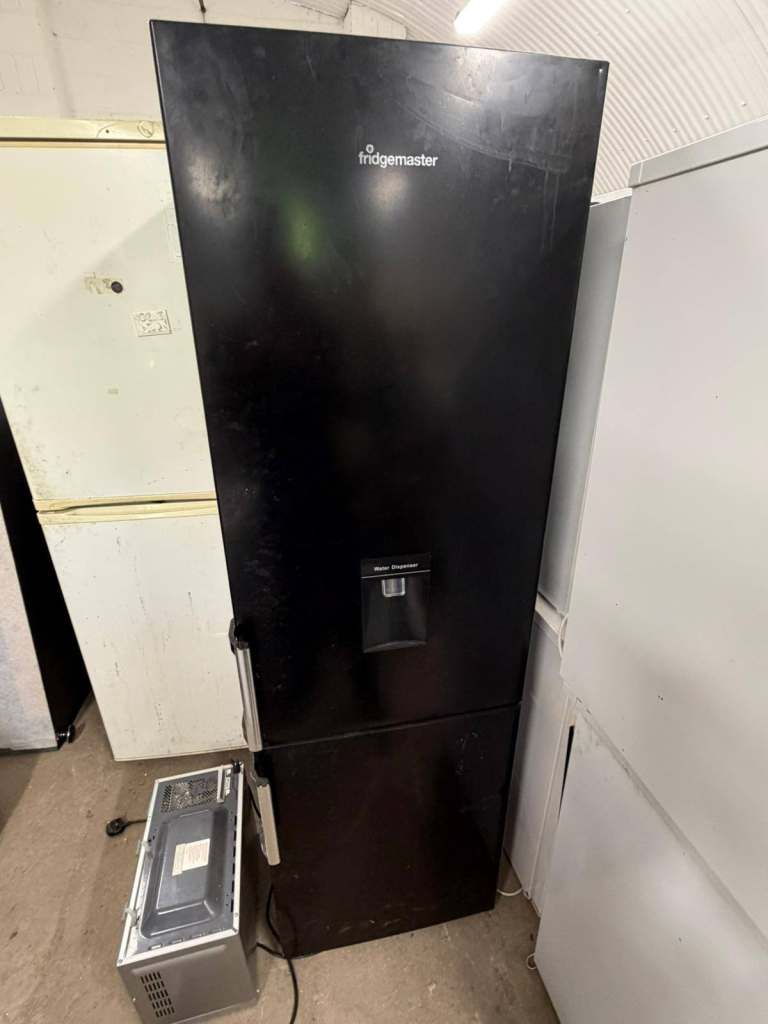 Black Fridgemaster refrigerator 