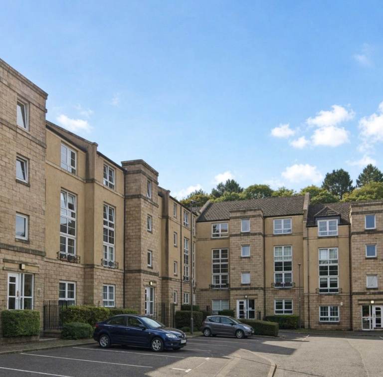 1 Bedroom Flat with Parking, Inglis Green Gait, Edinburgh 