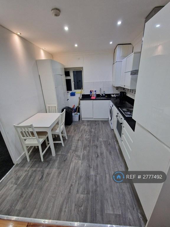 3 bedroom flat in Tierney Road, London, SW2 (3 bed) (#2777492)