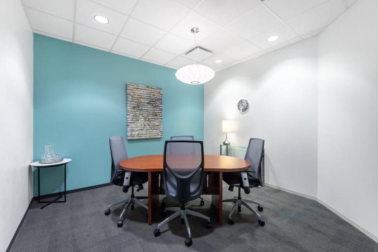 Southend-on-Sea - SS1 2JY \ Office Space for Rent - 4 Workstations