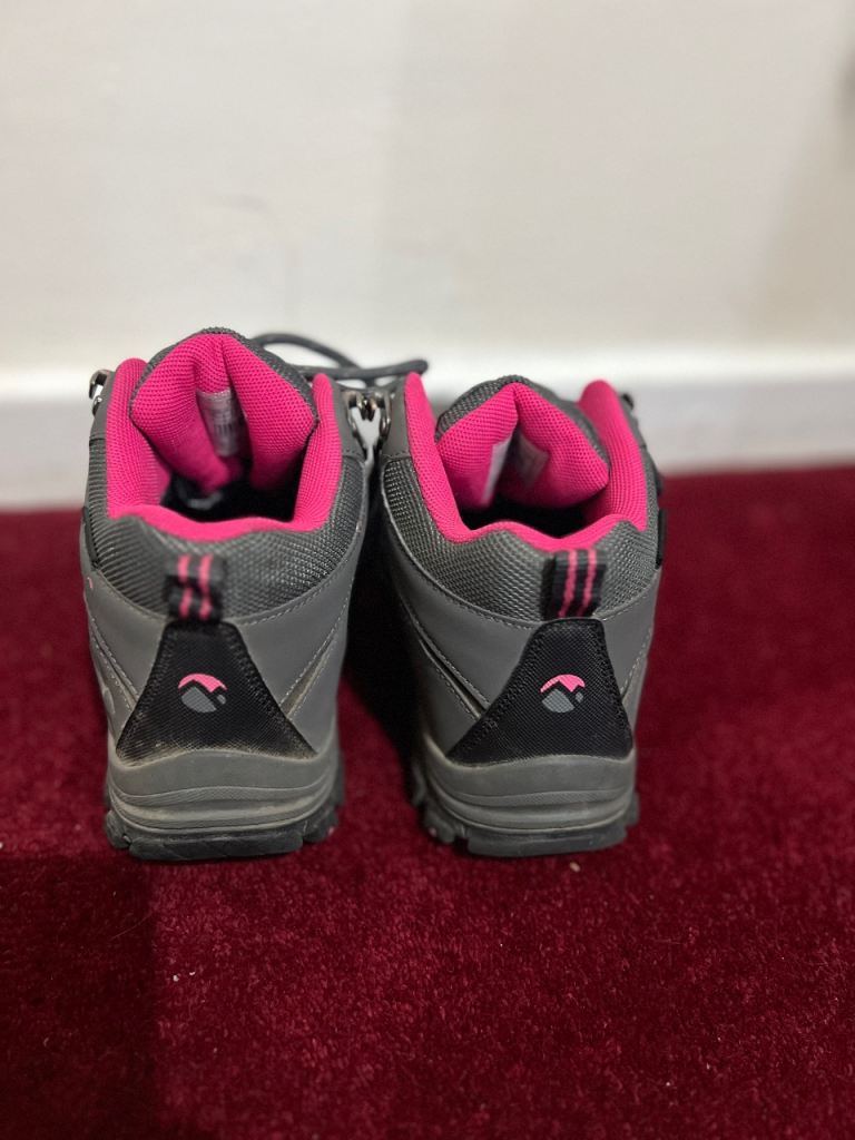 Gelert Horizon Mid boots Waterproof women's walking boots in grey and pink.