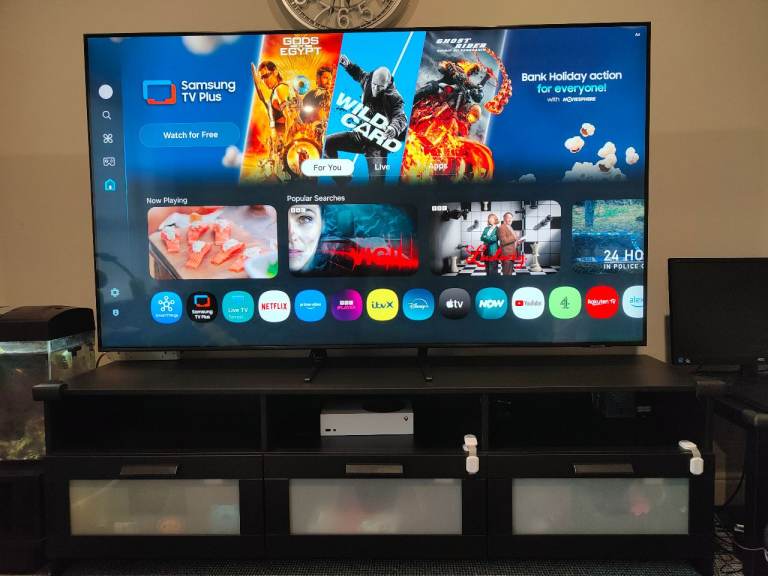 Samsung 75inch Smart TV with Remote – Excellent Condition
