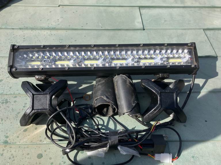 TRUCK LED LIGHT AND CLAMP KIT ONLY ON TRUCK A MONTH